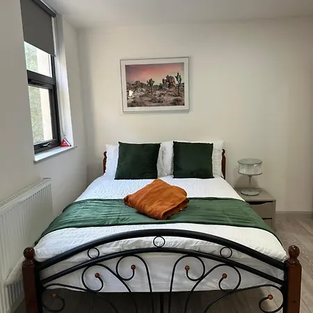 Modern 3 Bedroom With 2 Bathroom In Central London